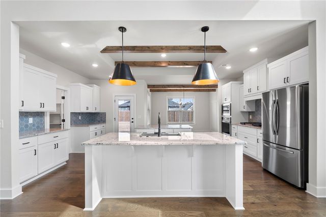 1110 Montieri Drive, Centerton, AR 72719