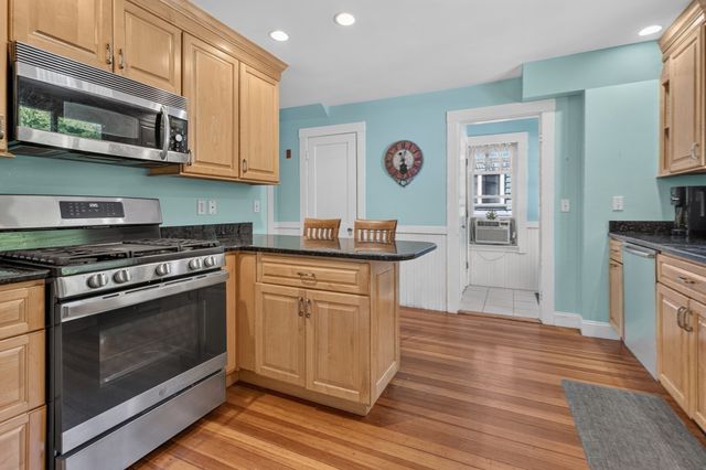 50 Franklin Ave, Swampscott, MA 01907