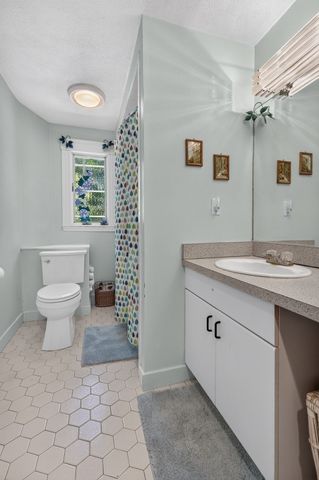 50 Franklin Ave, Swampscott, MA 01907