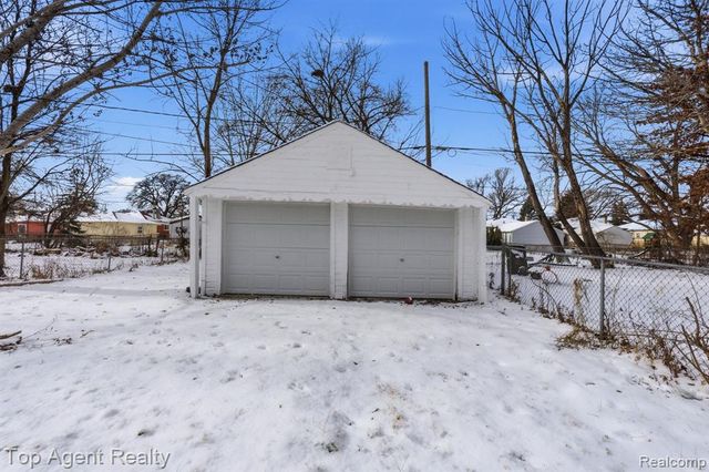23089 Brittany Avenue, Eastpointe, MI 48021