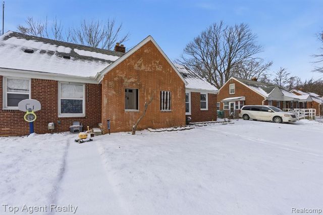 23089 Brittany Avenue, Eastpointe, MI 48021