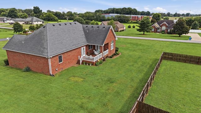 31 Richland Hills Dr, Manchester, TN 37355