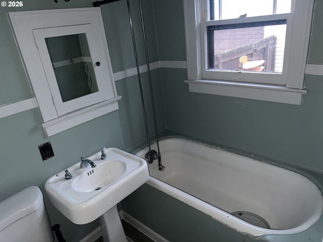 1760 NORWAY St Ne, Salem, OR 97301