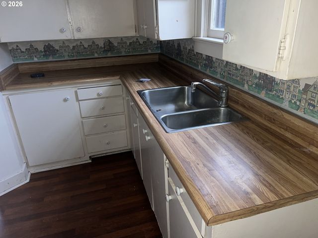 1760 NORWAY St Ne, Salem, OR 97301