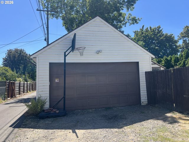 1760 NORWAY St Ne, Salem, OR 97301