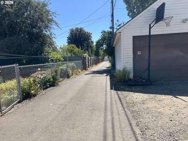 1760 NORWAY St Ne, Salem, OR 97301