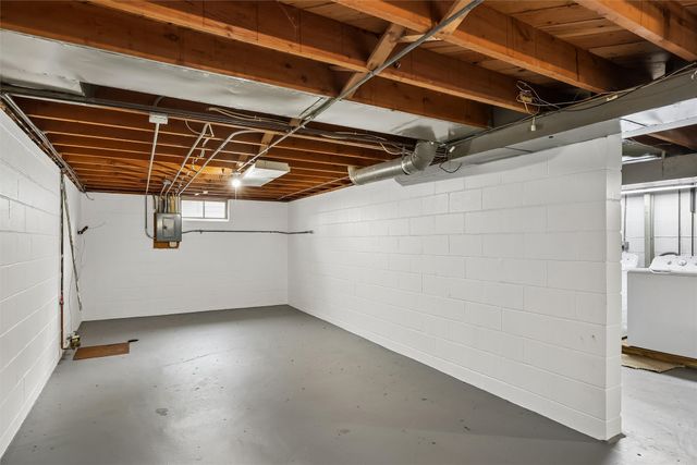 2006 50th Street, Des Moines, IA 50310