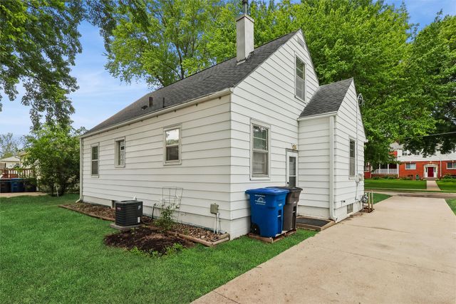 2006 50th Street, Des Moines, IA 50310