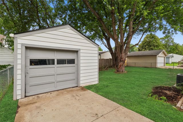 2006 50th Street, Des Moines, IA 50310