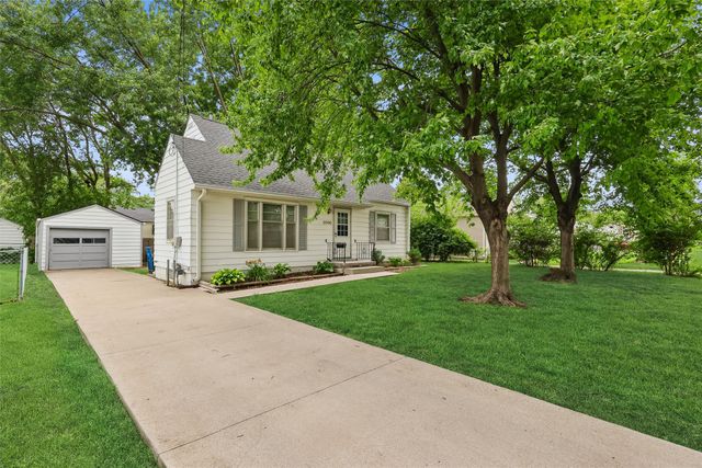 2006 50th Street, Des Moines, IA 50310