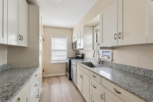 2006 50th Street, Des Moines, IA 50310