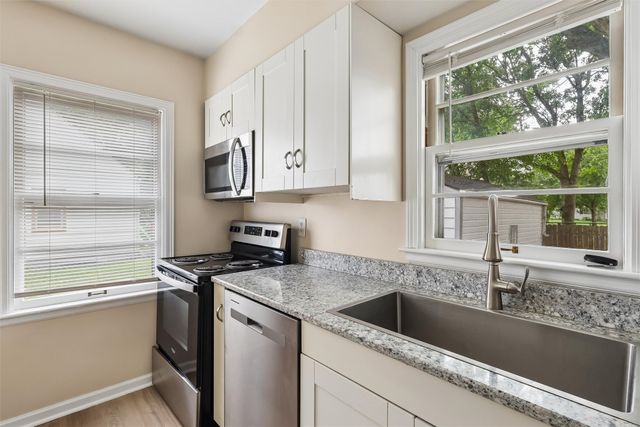 2006 50th Street, Des Moines, IA 50310