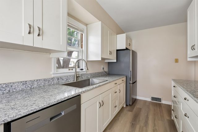 2006 50th Street, Des Moines, IA 50310