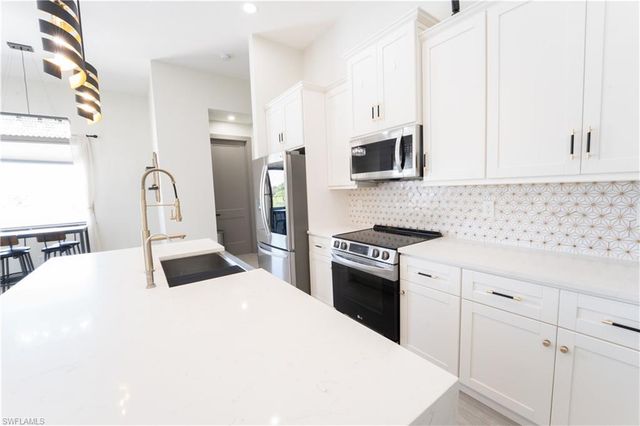 1005 NE 13th PL, Cape Coral, FL 33909