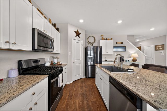 6307 EMBANKMENT RD, San Antonio, TX 78252