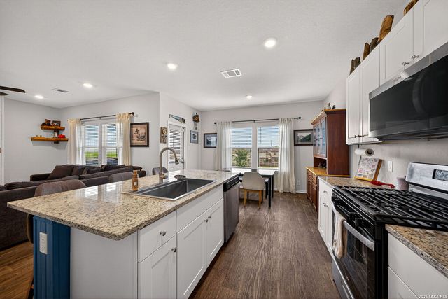 6307 EMBANKMENT RD, San Antonio, TX 78252