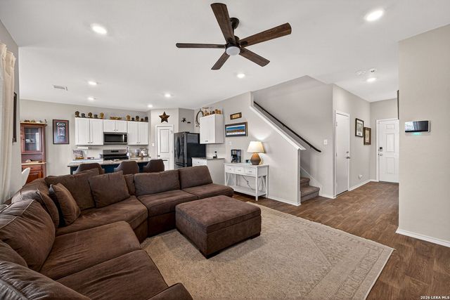 6307 EMBANKMENT RD, San Antonio, TX 78252