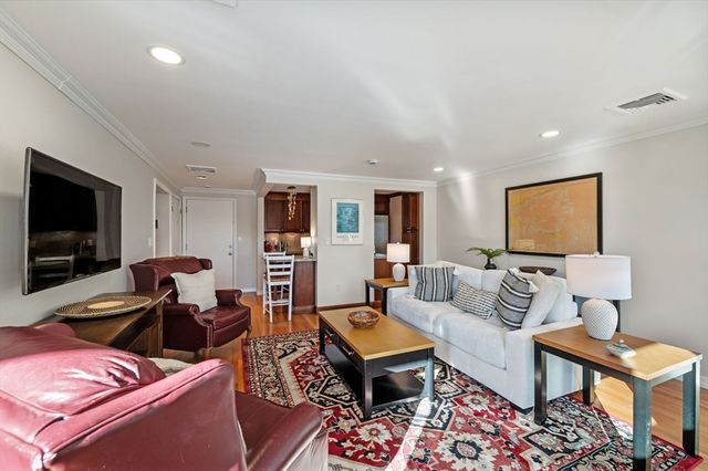 212 Humphrey Street 205, Marblehead, MA 01945