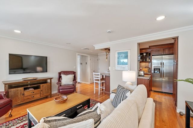 212 Humphrey Street 205, Marblehead, MA 01945