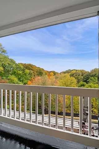 212 Humphrey Street 205, Marblehead, MA 01945