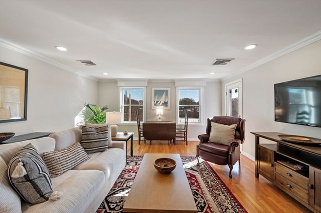 212 Humphrey Street 205, Marblehead, MA 01945