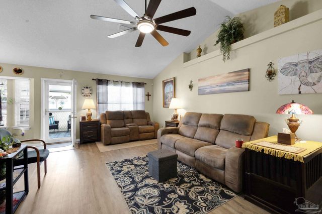 4536 Arcadia St, Milton, FL 32583