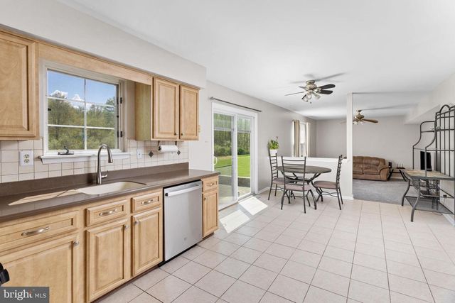 28 HIBISCUS LN, Robbinsville, NJ 08691