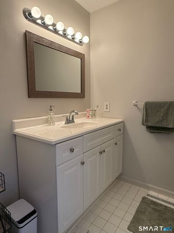 42 Summerfield Gardens 42, Shelton, CT 06484