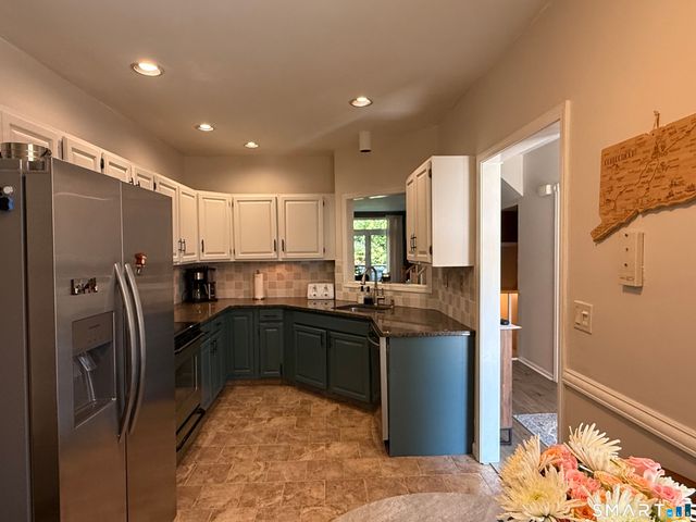 42 Summerfield Gardens 42, Shelton, CT 06484