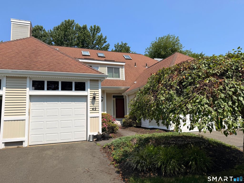 42 Summerfield Gardens 42, Shelton, CT 06484