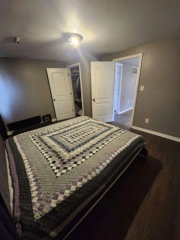 201 E 13th Place, Hobart, IN 46342