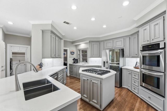 46 Eagle Terrace, The Woodlands, TX 77381