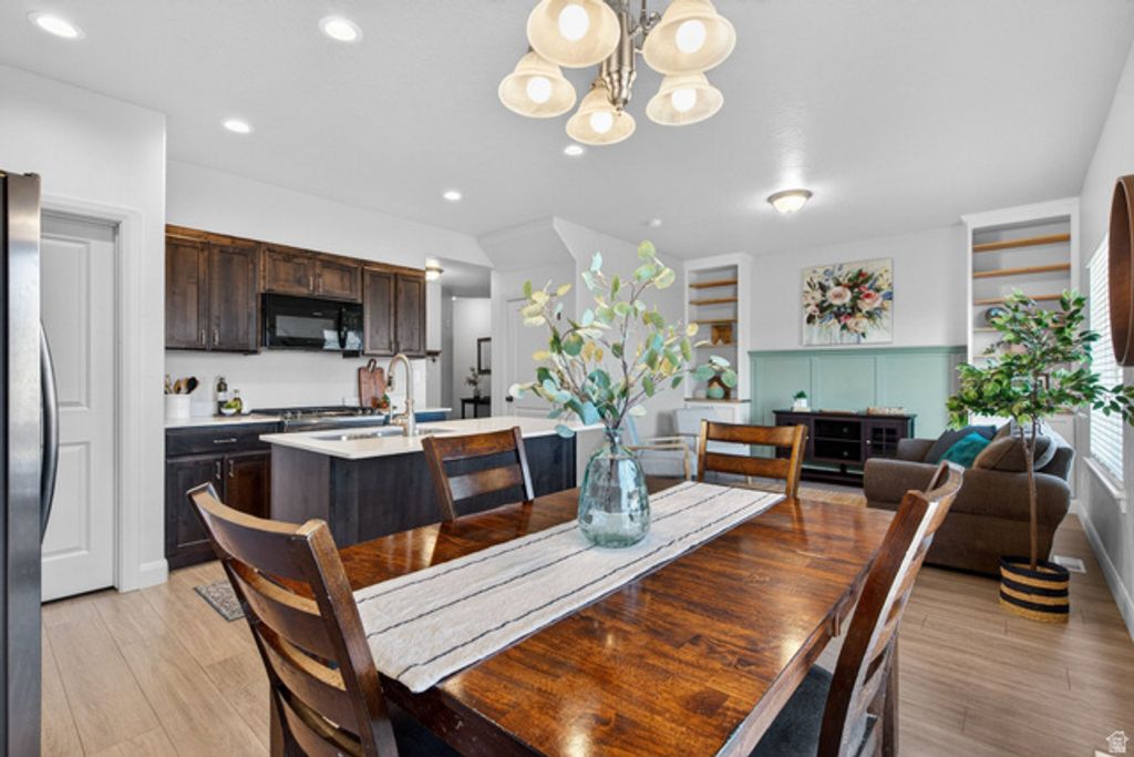 Image 13 of property listing at 812 N OLD FORT DR, Spanish Fork, UT 84660