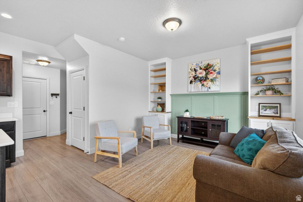 Image 14 of property listing at 812 N OLD FORT DR, Spanish Fork, UT 84660