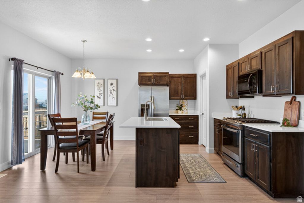 Image 3 of property listing at 812 N OLD FORT DR, Spanish Fork, UT 84660