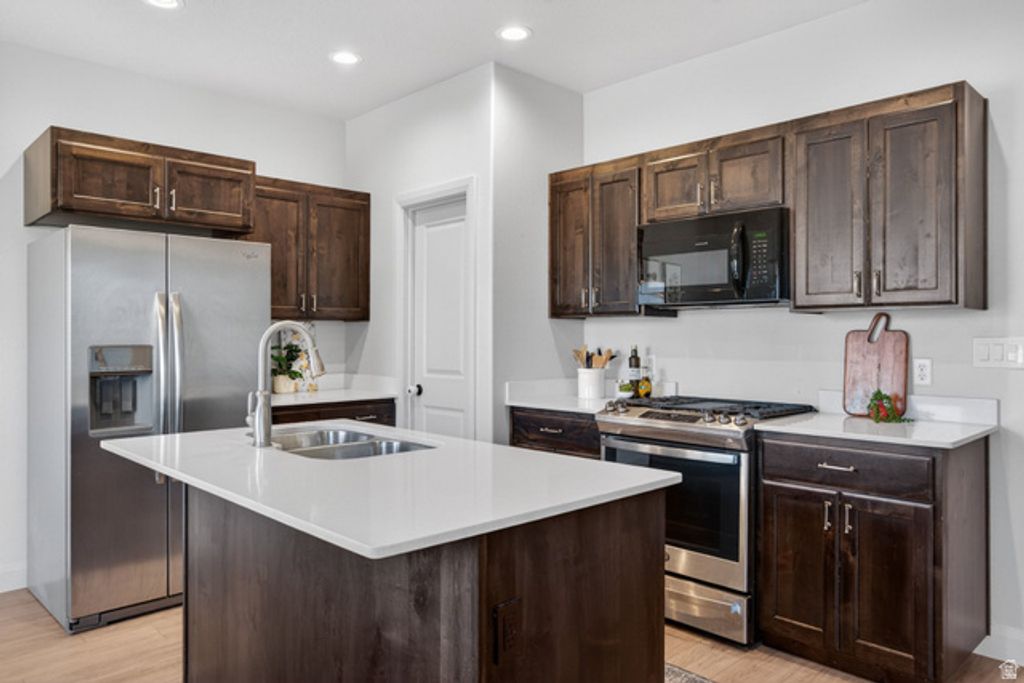 Image 4 of property listing at 812 N OLD FORT DR, Spanish Fork, UT 84660