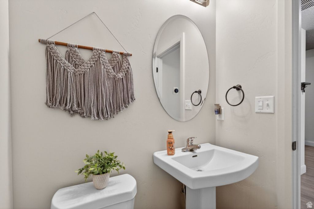 Image 37 of property listing at 812 N OLD FORT DR, Spanish Fork, UT 84660