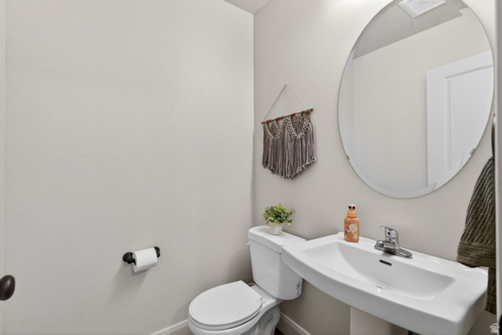 Image 38 of property listing at 812 N OLD FORT DR, Spanish Fork, UT 84660