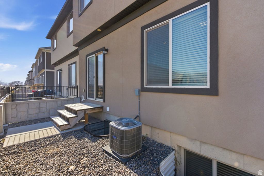 Image 44 of property listing at 812 N OLD FORT DR, Spanish Fork, UT 84660