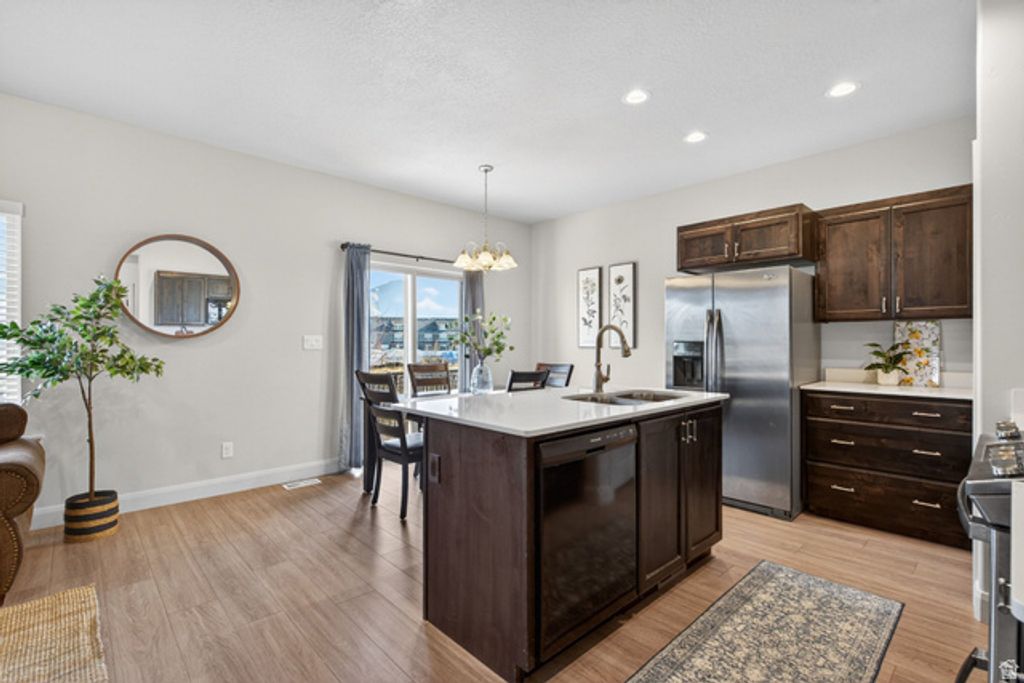 Image 7 of property listing at 812 N OLD FORT DR, Spanish Fork, UT 84660