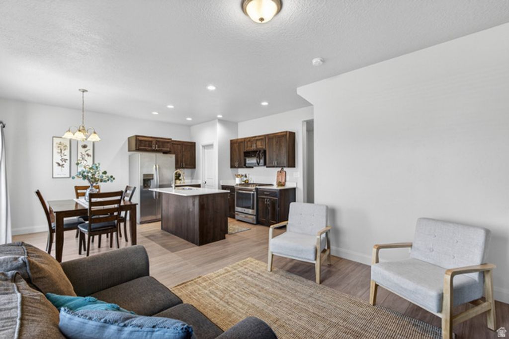 Image 8 of property listing at 812 N OLD FORT DR, Spanish Fork, UT 84660