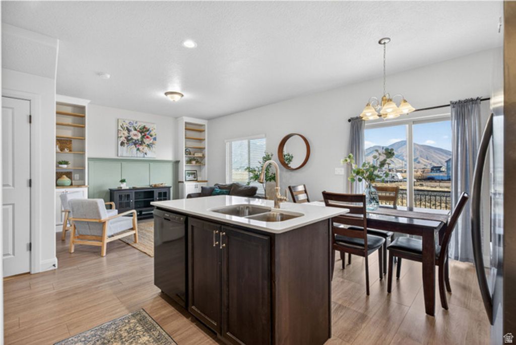 Image 10 of property listing at 812 N OLD FORT DR, Spanish Fork, UT 84660