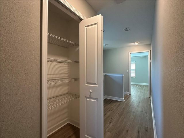 1389 WHITE FOX RUN, Lutz, FL 33549