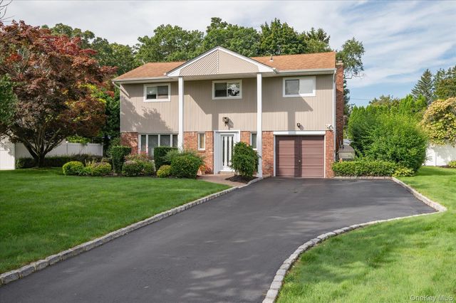10 Klaibar Lane, East Northport, NY 11731