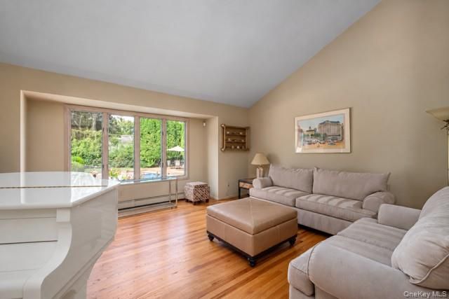 10 Klaibar Lane, East Northport, NY 11731