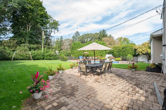 10 Klaibar Lane, East Northport, NY 11731