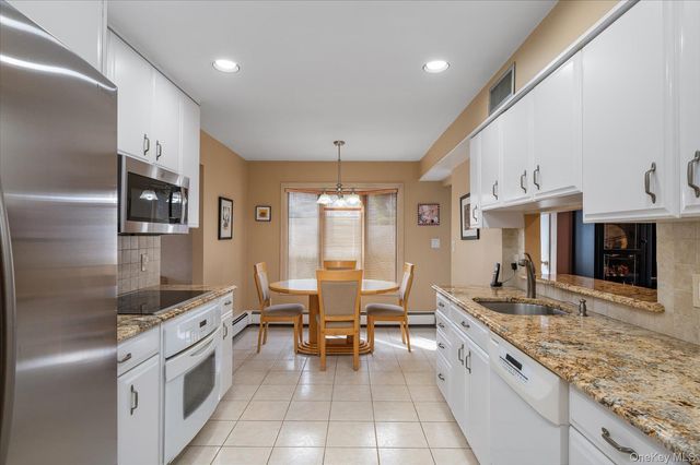 10 Klaibar Lane, East Northport, NY 11731