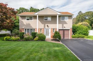 10 Klaibar Lane, East Northport, NY 11731