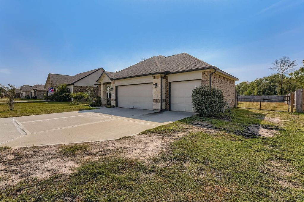 12243 N Chestnut Hills Drive, Conroe, TX 77303