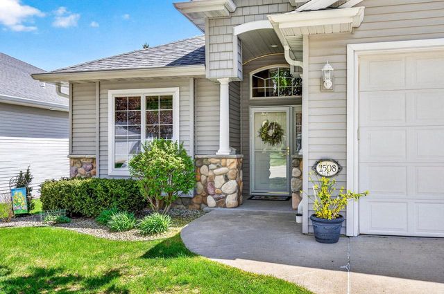 2508 WATERFORD COURT, Neenah, WI 54956